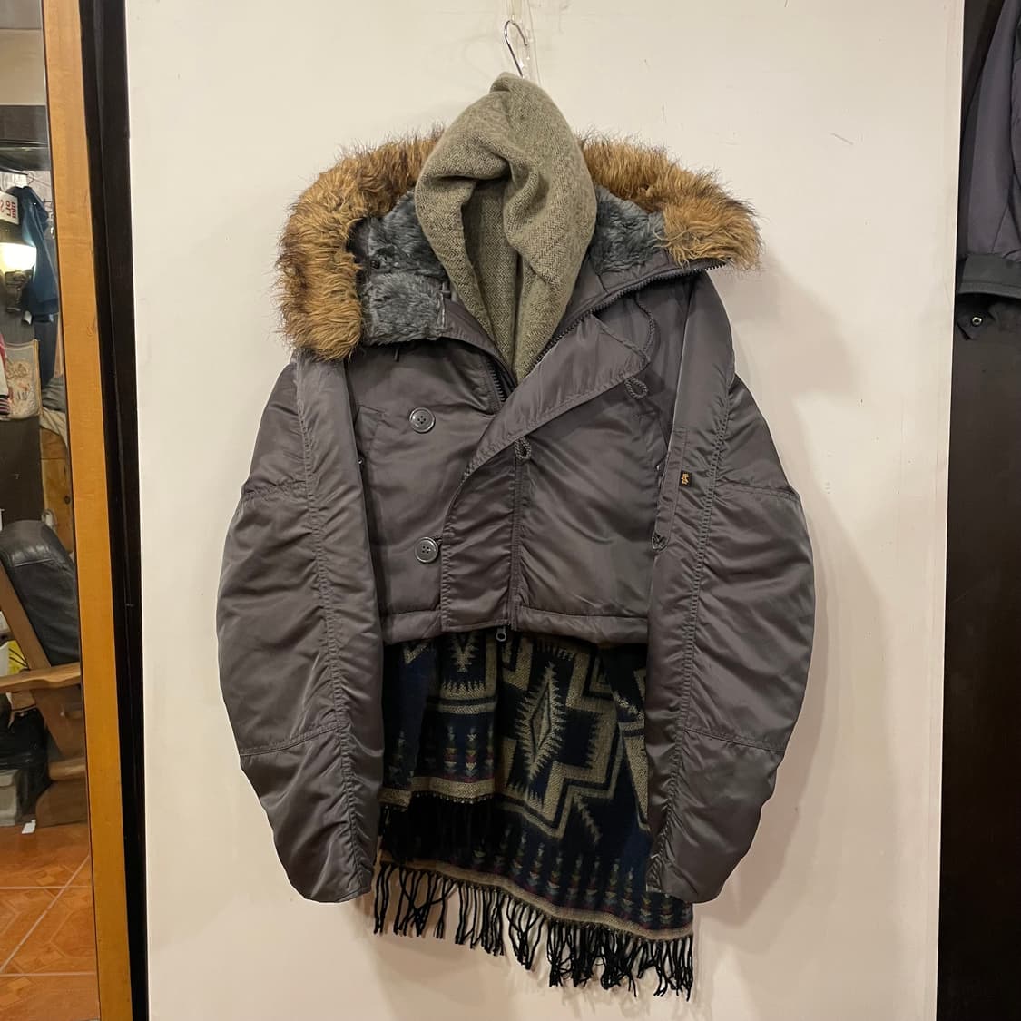 알파인더스트리 리메이크 숏봄버 L 상품이미지1