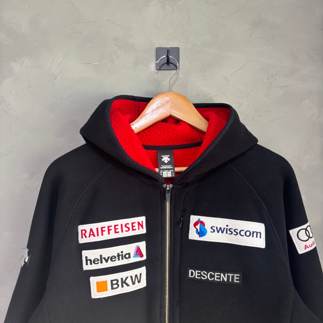 데상트 아우디 스위스 스키팀 플리스 상품이미지2