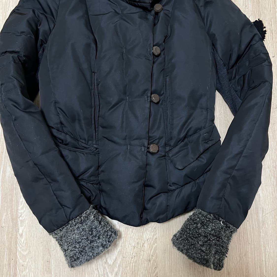 한섬 시스템 여성 덕다운 금장 와펜 숏패딩 82-94-160  상품이미지3