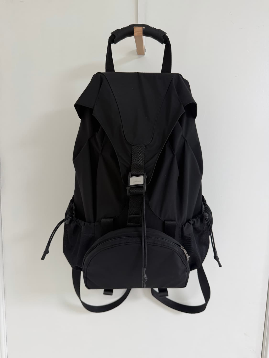 아더에러 바딘 백팩 느와르 상품이미지1