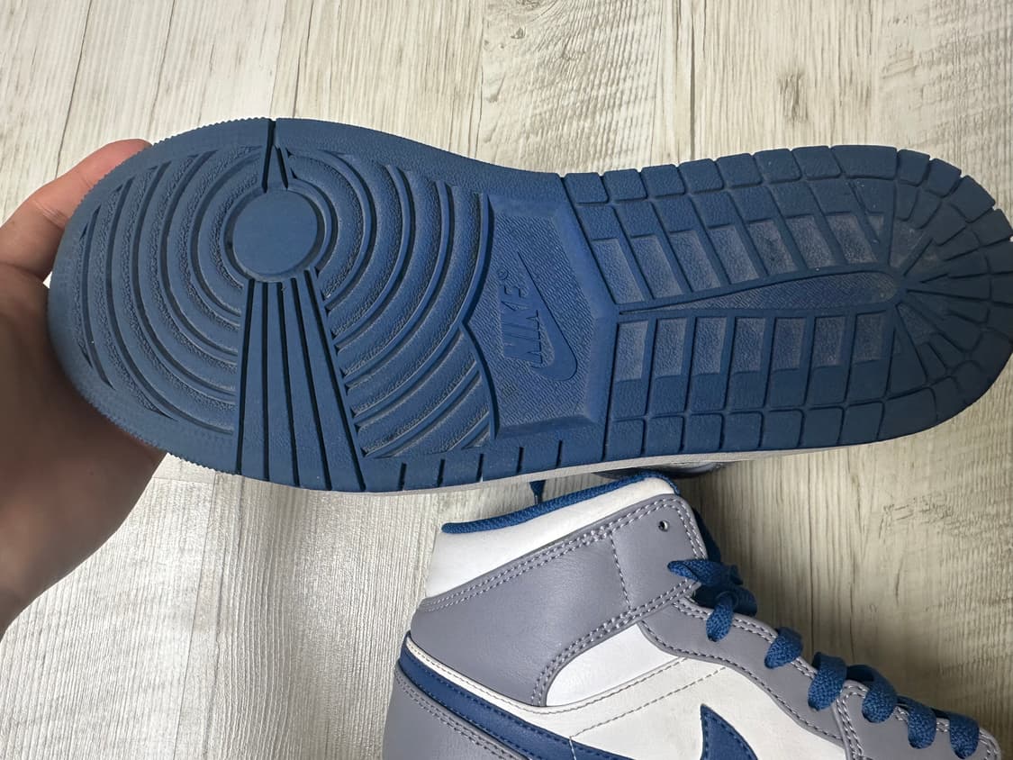 조던 1 미드 시멘트 그레이 트루 블루 상품이미지3