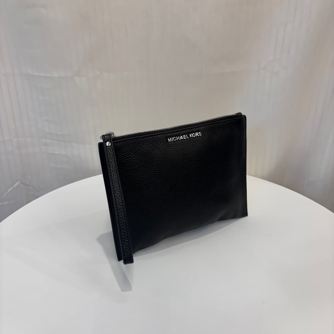 정품 마이클코어스 클러치백     상품이미지2