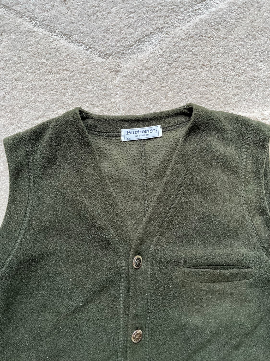 버버리 플리스 버튼 베스트 (103–105) 상품이미지3