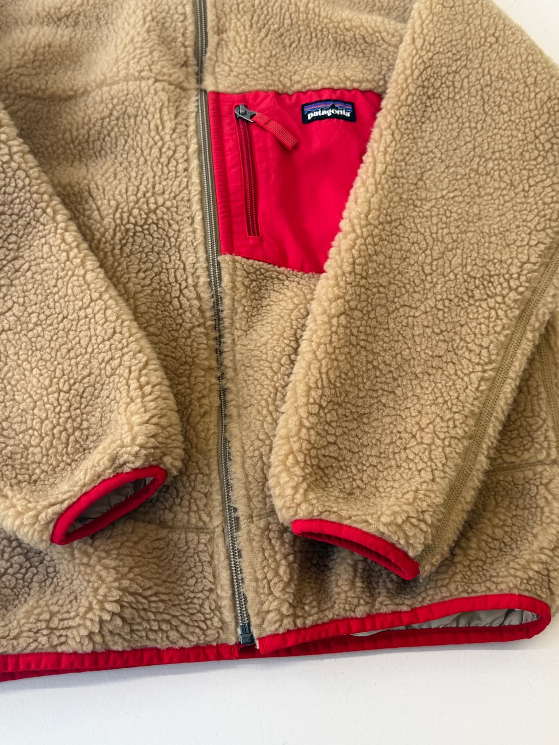 Patagonia 클래식 레트로X 자켓 (내추럴/레드 배색) 상품이미지3