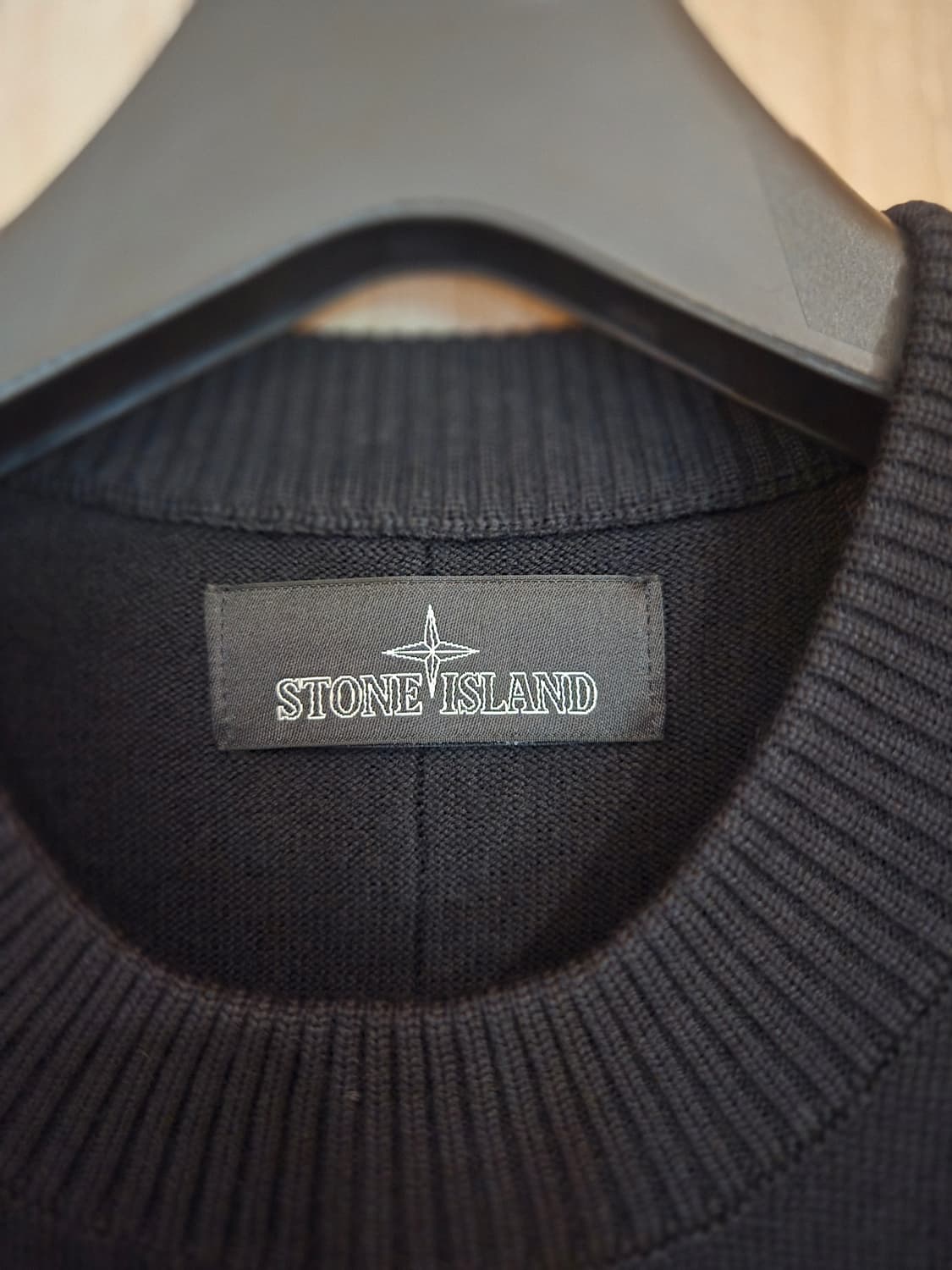 매장판]스톤아일랜드 와펜 자수 포켓 니트 / 100-105 상품이미지2