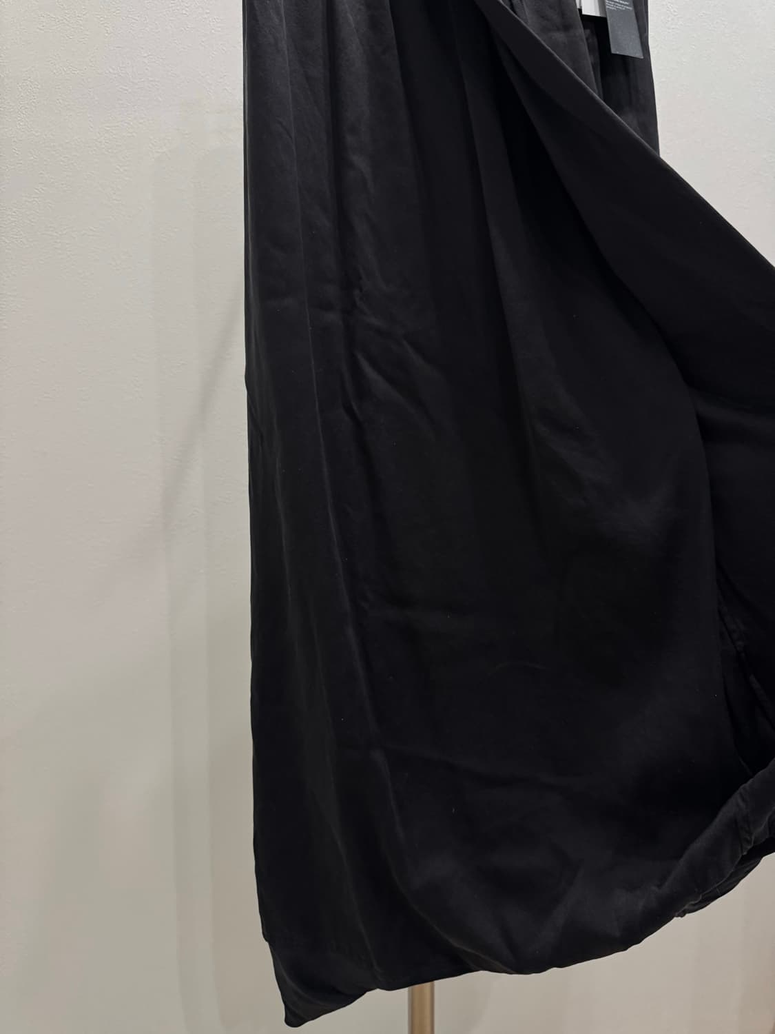 율리우스 25ss 실크 트위스티드 사루엘 팬츠 상품이미지8