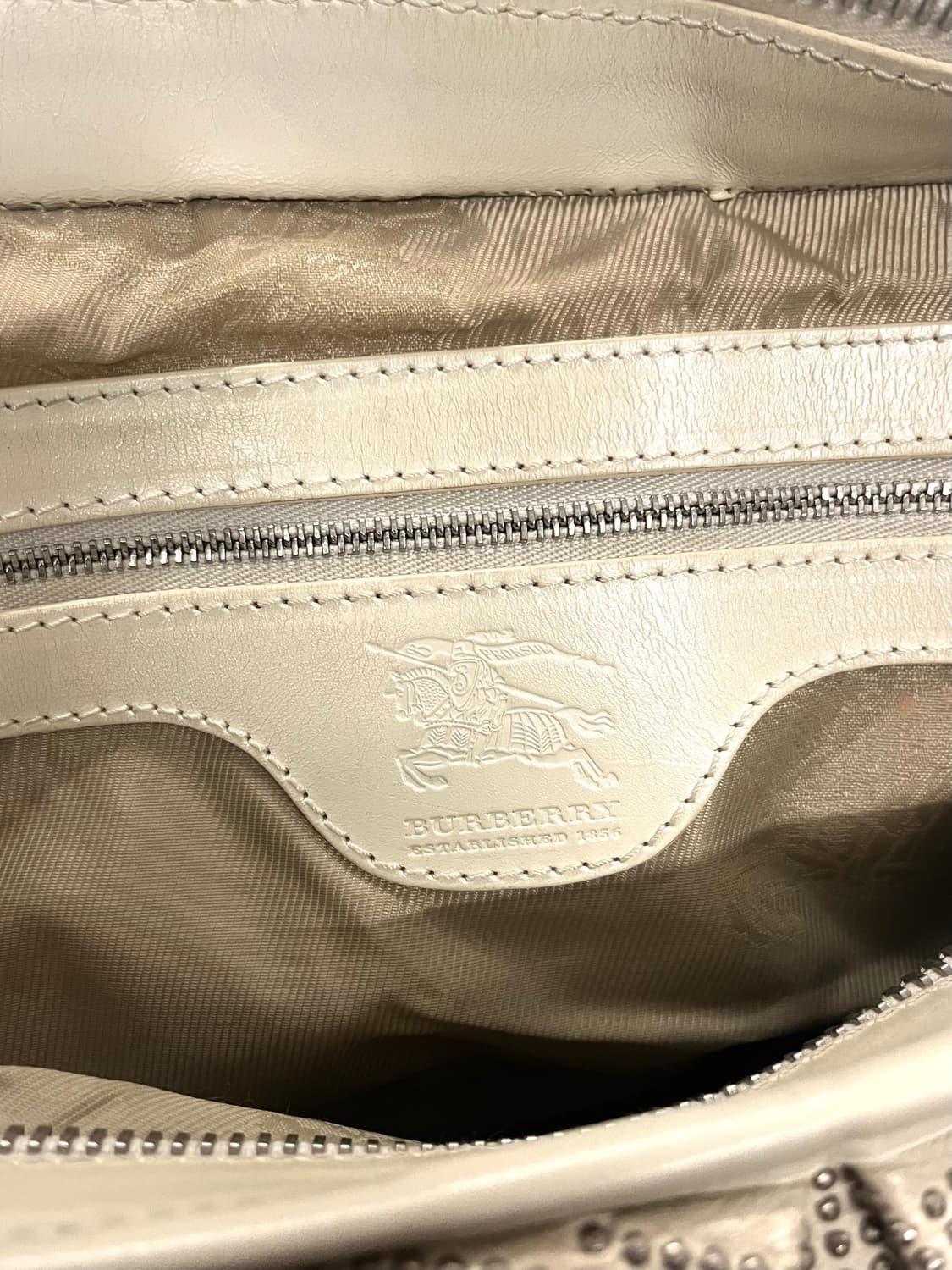 버버리 프로섬 아카이브 스터드 레더 크로스백 상품이미지7