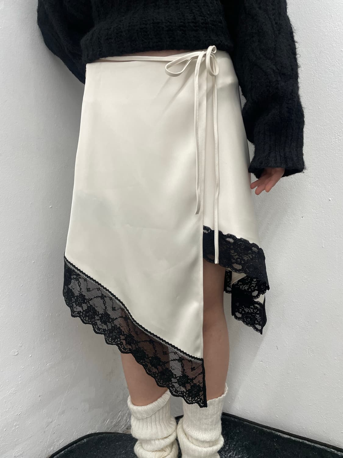 새틴 레이스 언발 스커트 *택 상품이미지7