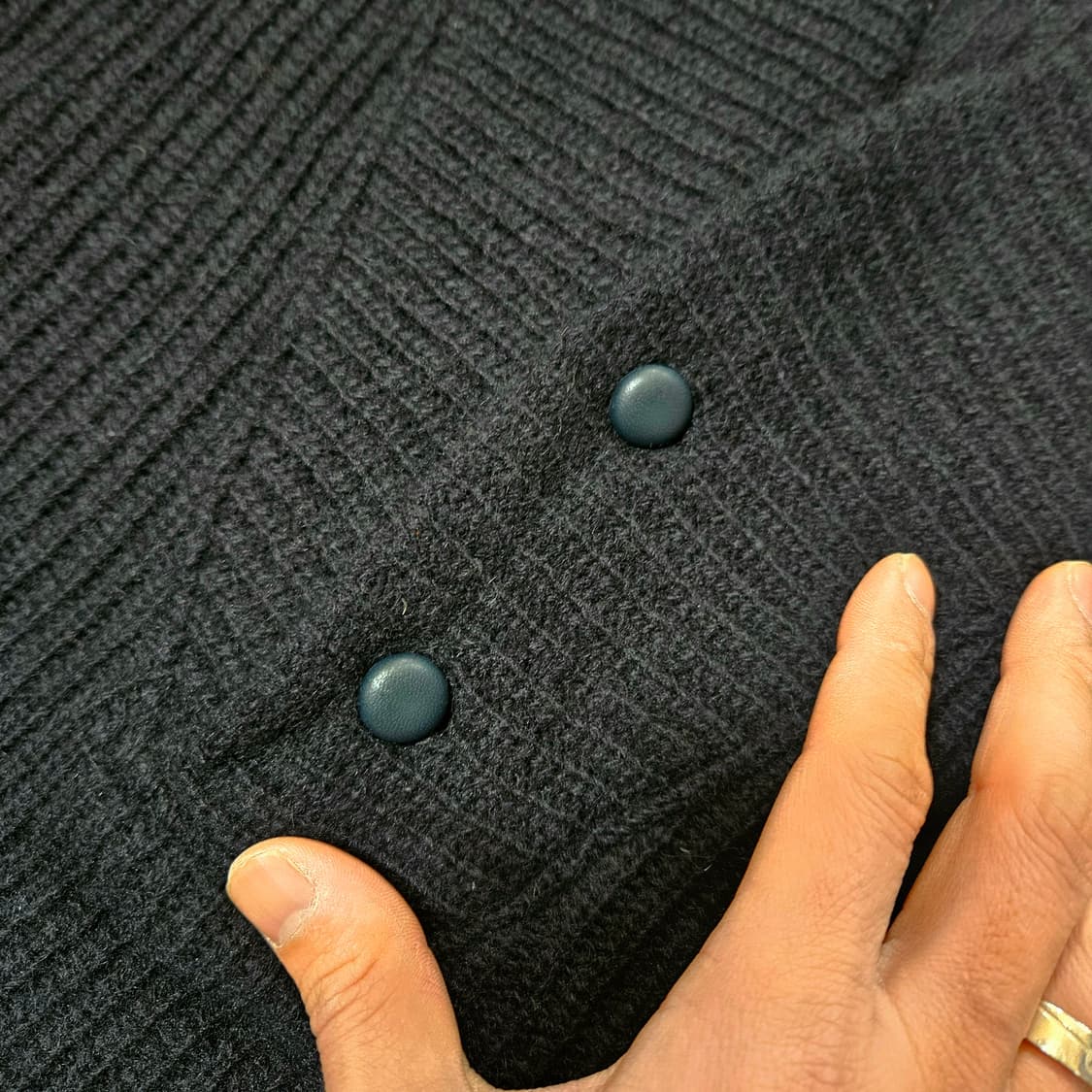 Takashimaya in Japan 90's 가죽 포켓 패치 숄 니트 상품이미지4