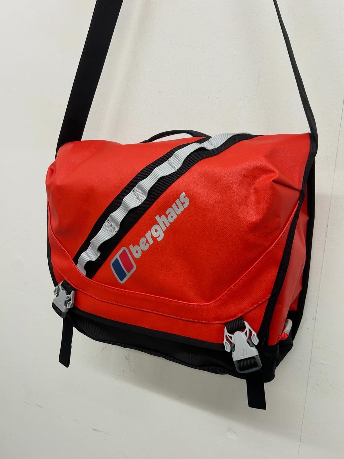 빈티지 버그하우스 레드 메신저백 상품이미지2