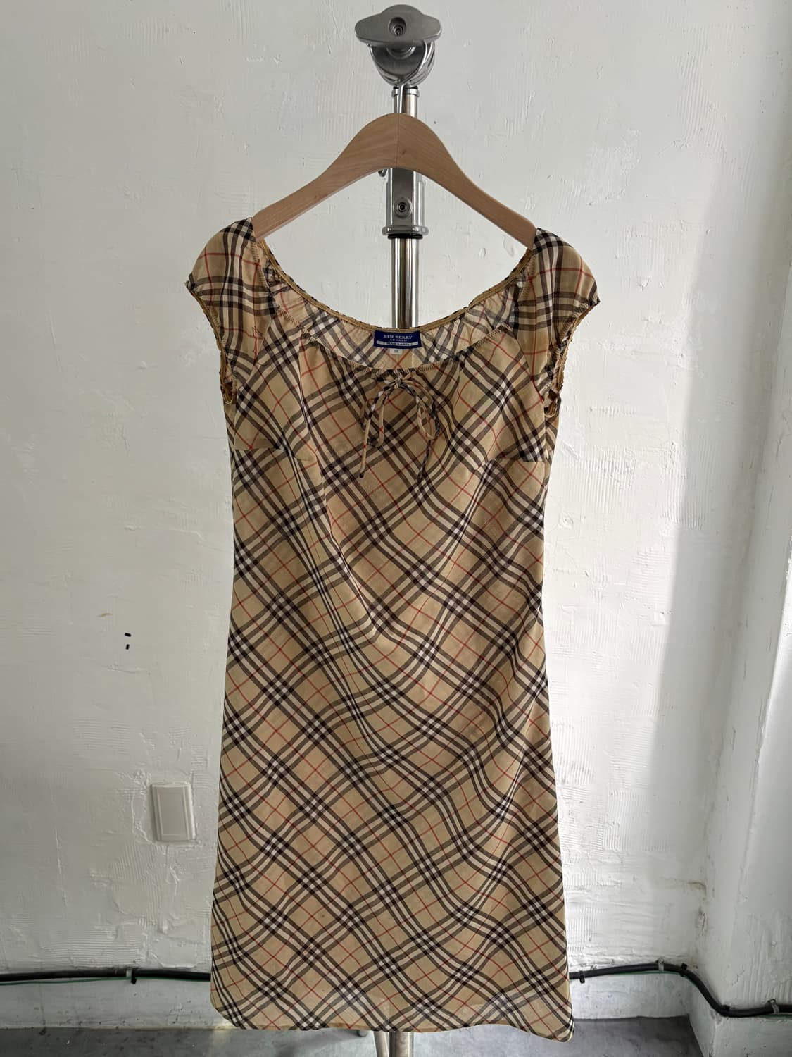 Burberry 버버리 블루라벨 노바체크 셔링 슬리브리스 원피스 상품이미지1