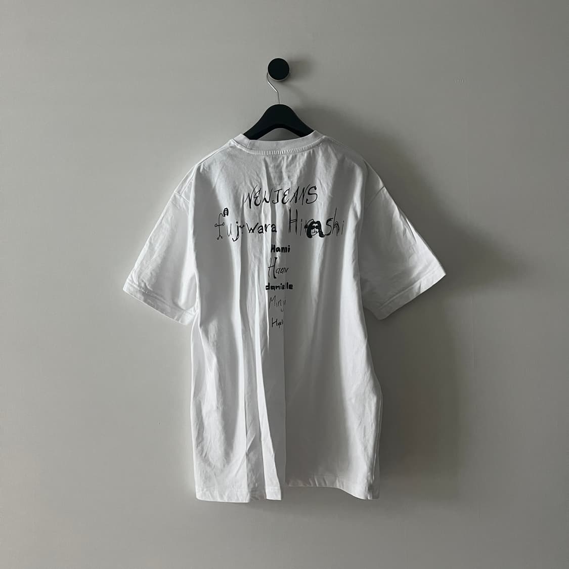 뉴진스 후지와라 히로시 콜라보 티셔츠 상품이미지6