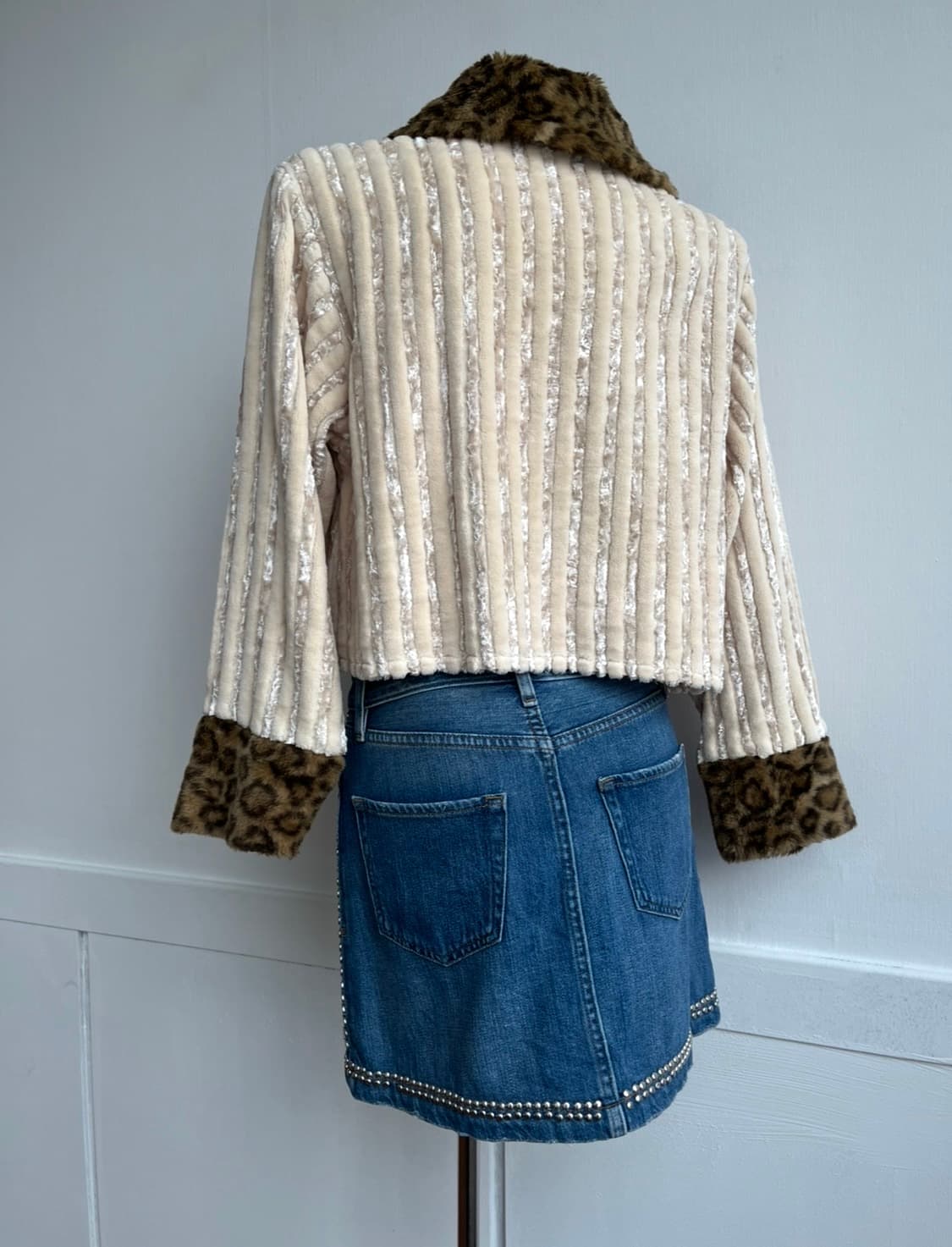 *SALE) No.9 레오파드 퍼카라 벨벳 크롭탑 상품이미지5