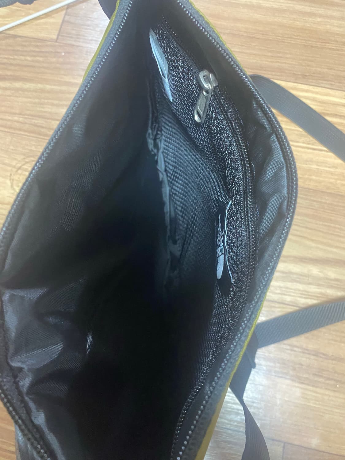 노스페이스 올리브색 숄더백 상품이미지8