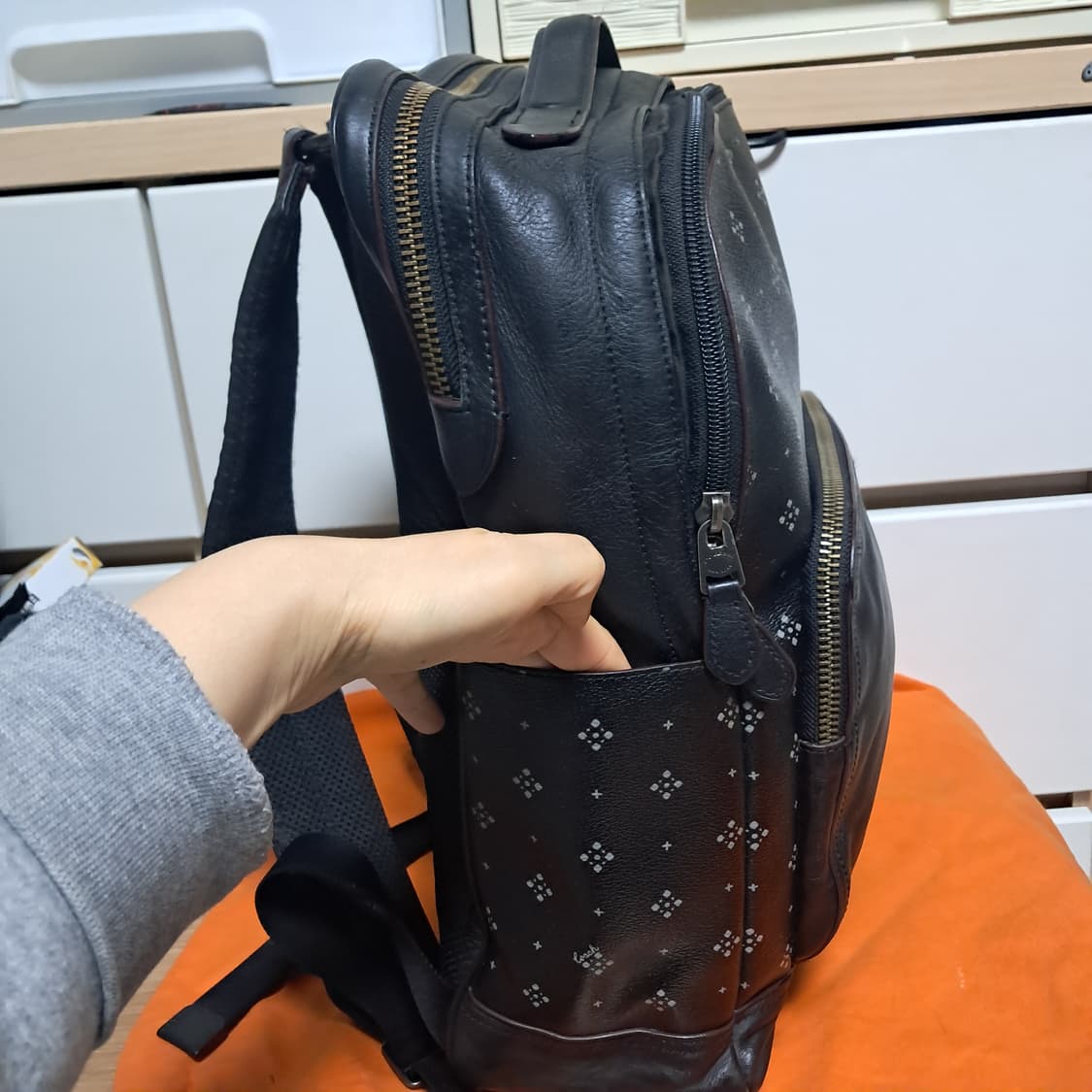 코치 블랙 가죽 백팩 (남녀공용 가능) 상품이미지4