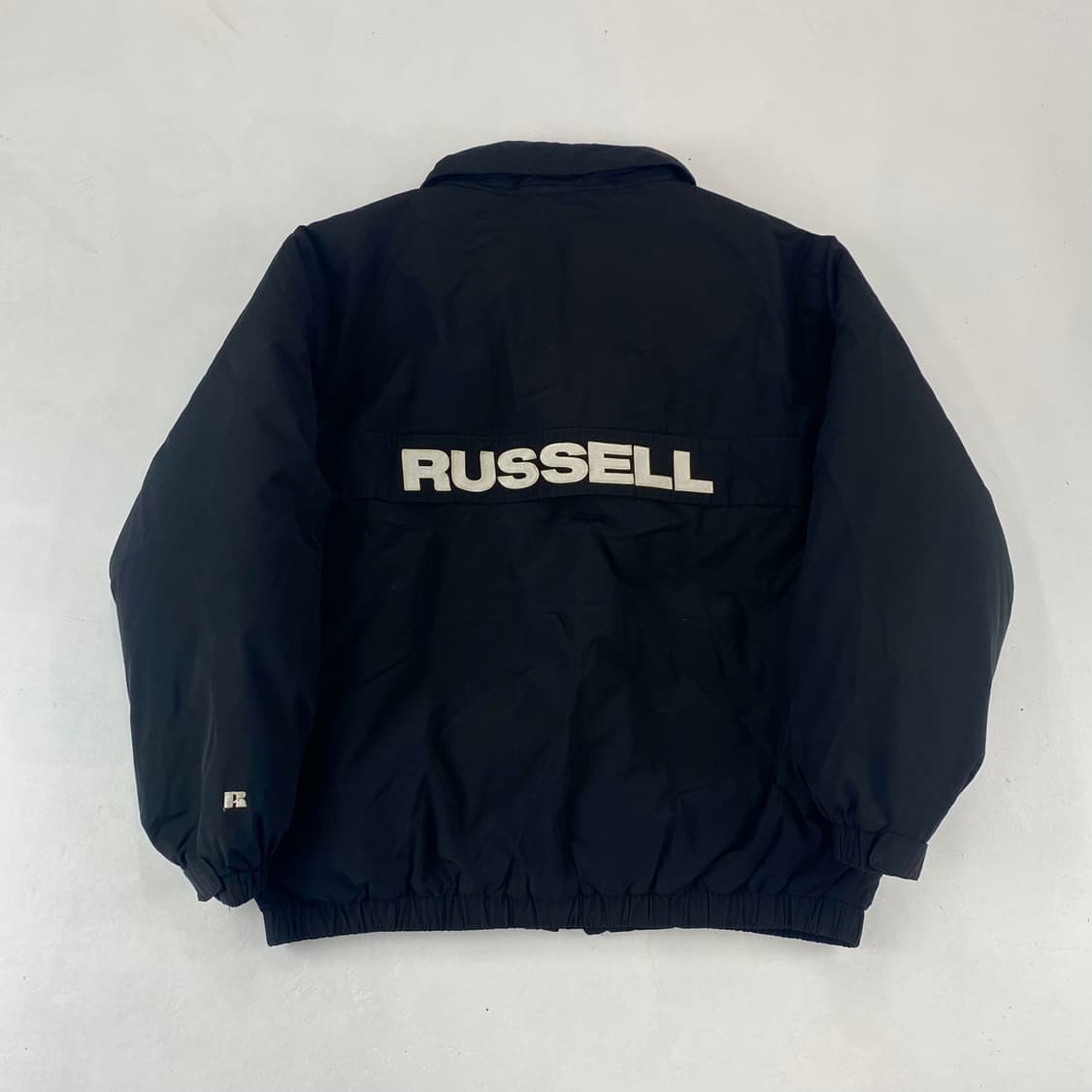 러셀어틀레틱 스펠아웃 빅로고 블랙 패딩 점퍼 (105) 상품이미지2