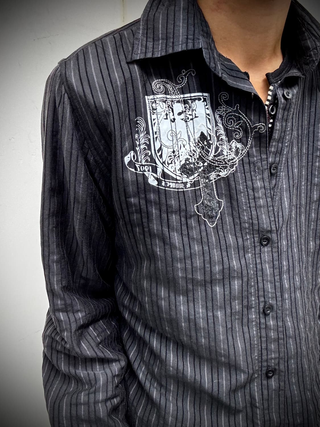 “Vintage” 00’s Gothic Cross Print Shirts 상품이미지5