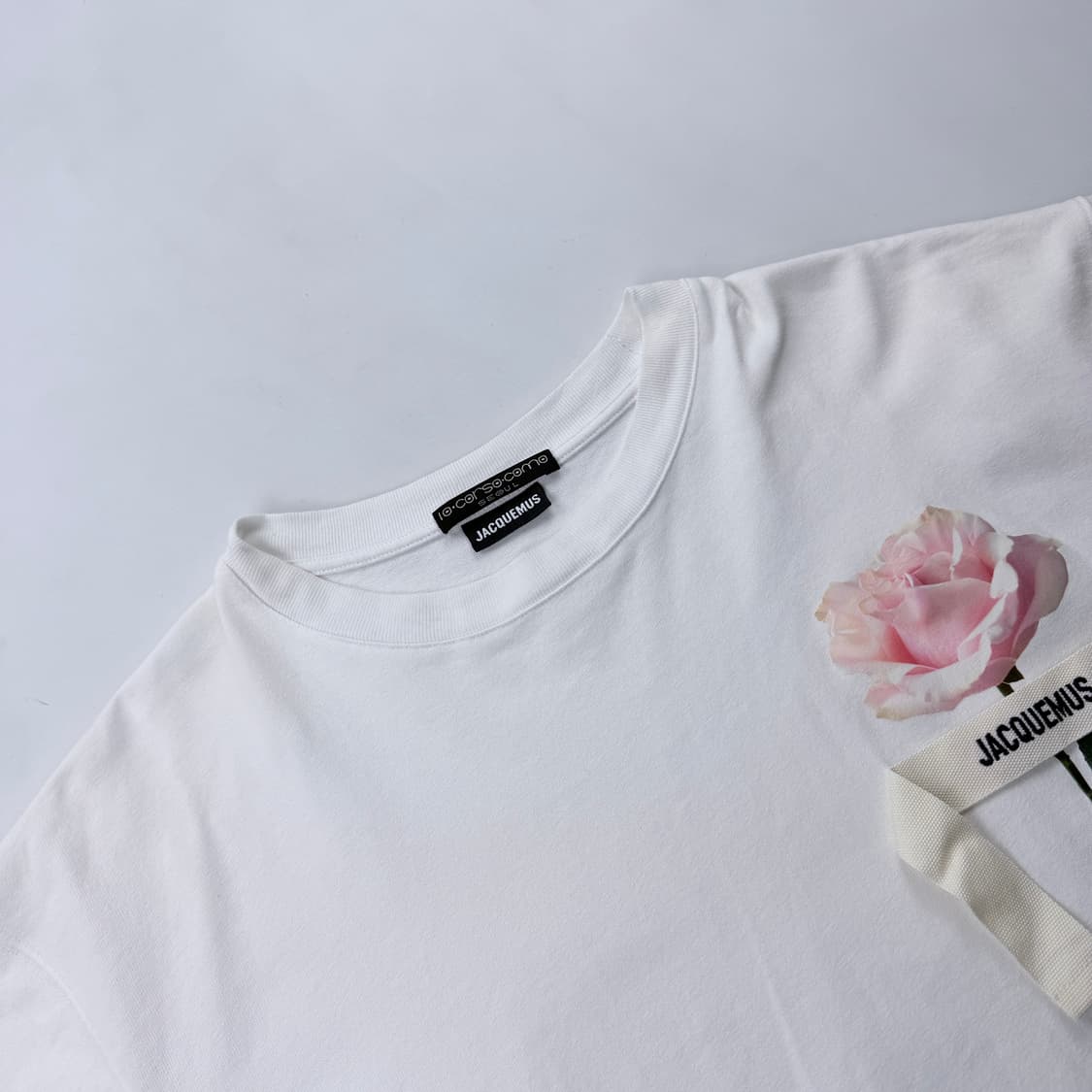 자크뮈스 로즈 프린트 반팔 티셔츠 화이트 상품이미지3