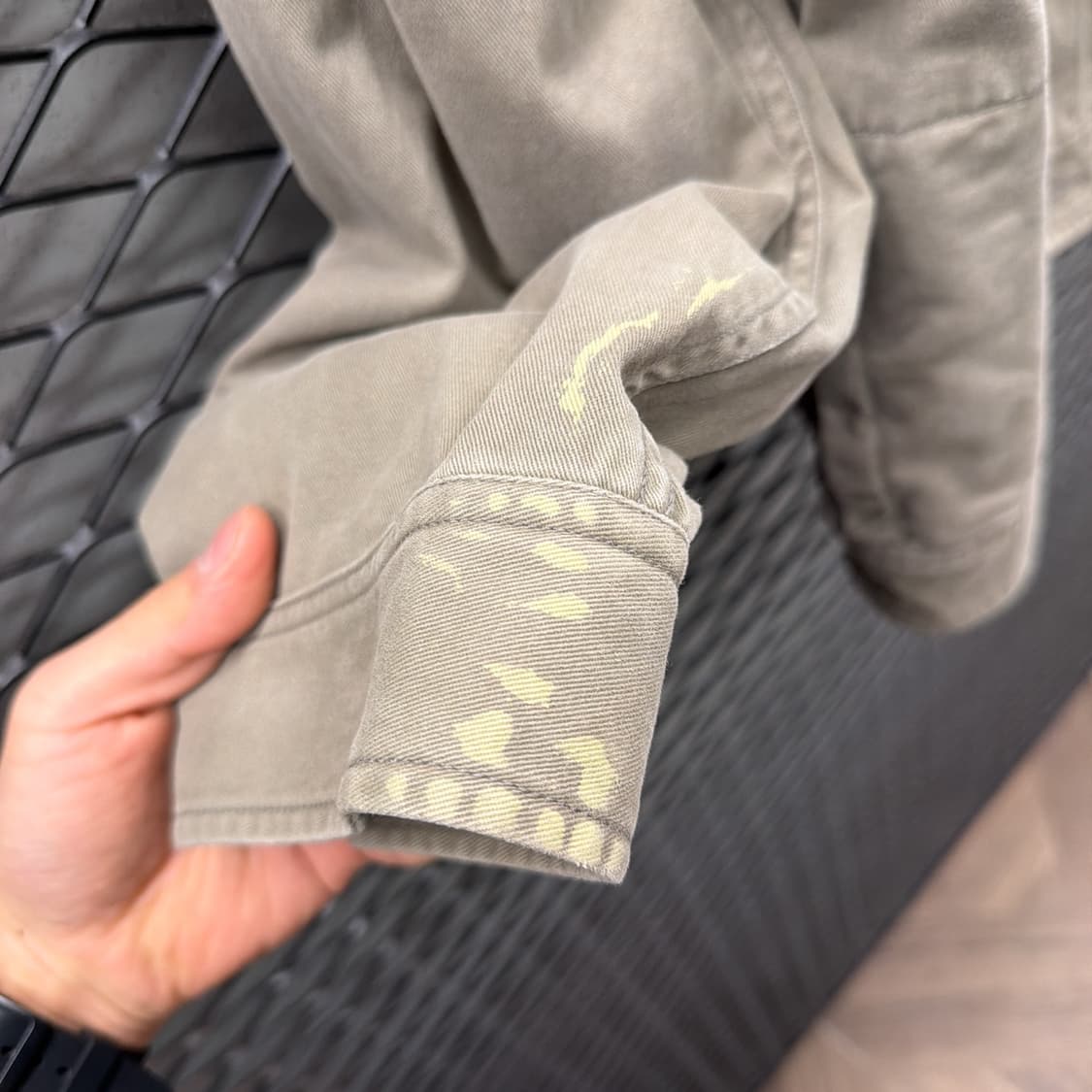 칼하트 밀리터리 라이트 워크자켓 어깨견장 플랩포켓 디테일 상품이미지7