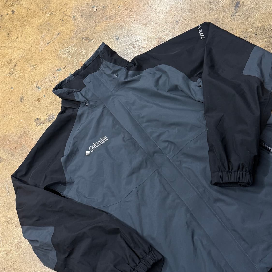 [정품/L] 컬럼비아 TITAN 바람막이 블랙 그레이 b19 상품이미지1