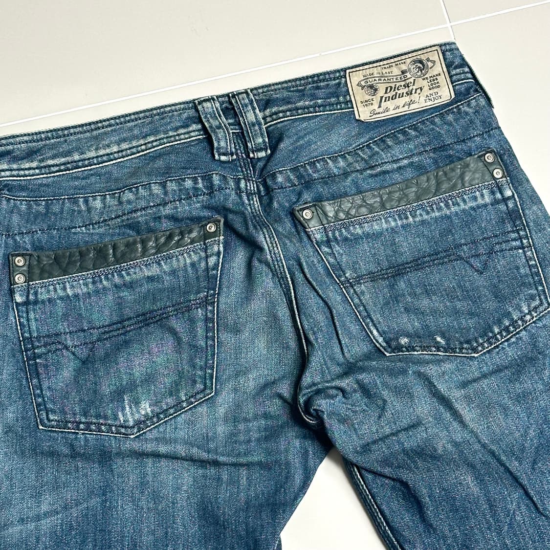 디젤 레더 포켓 루즈핏 데님 팬츠 상품이미지6