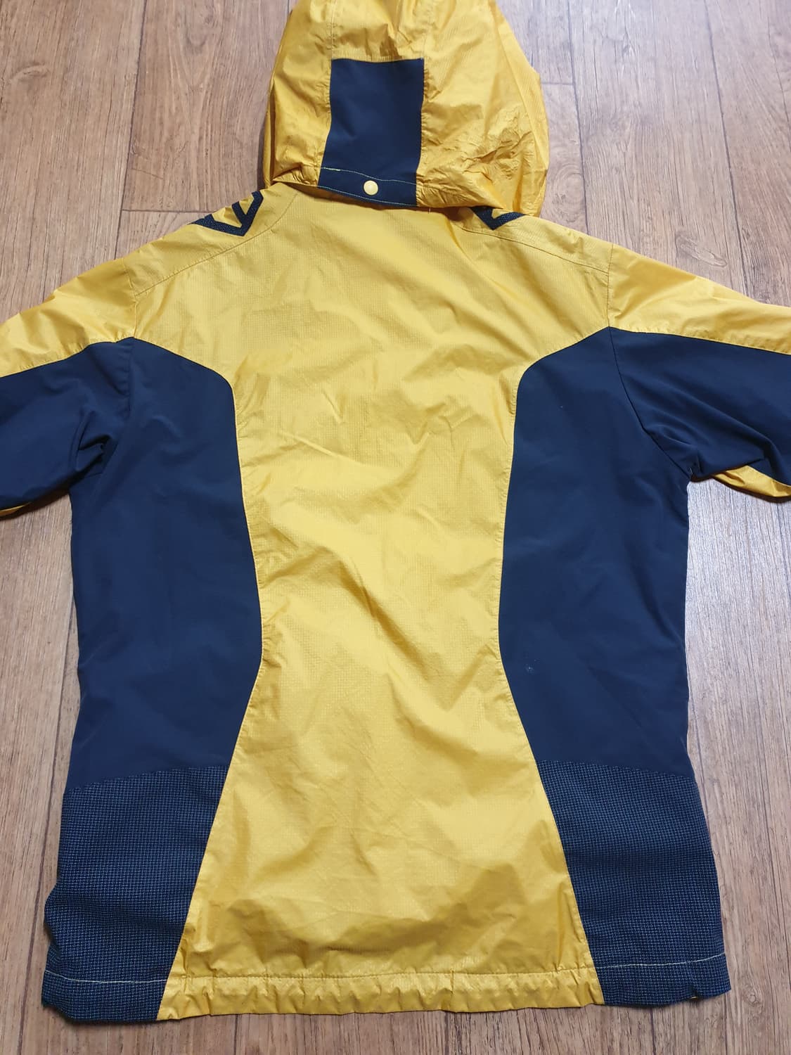 1119 코오롱 아웃도어 바람막이 95사이즈입니다 상품이미지5