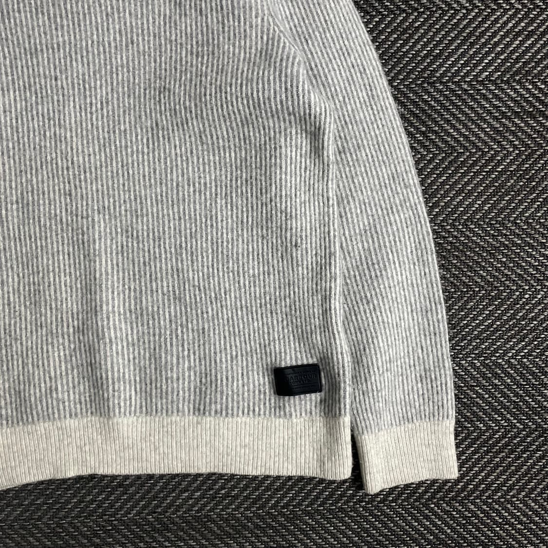 바버 UK 헤리티지 가죽 패치 로고 스웨터o3240 상품이미지2