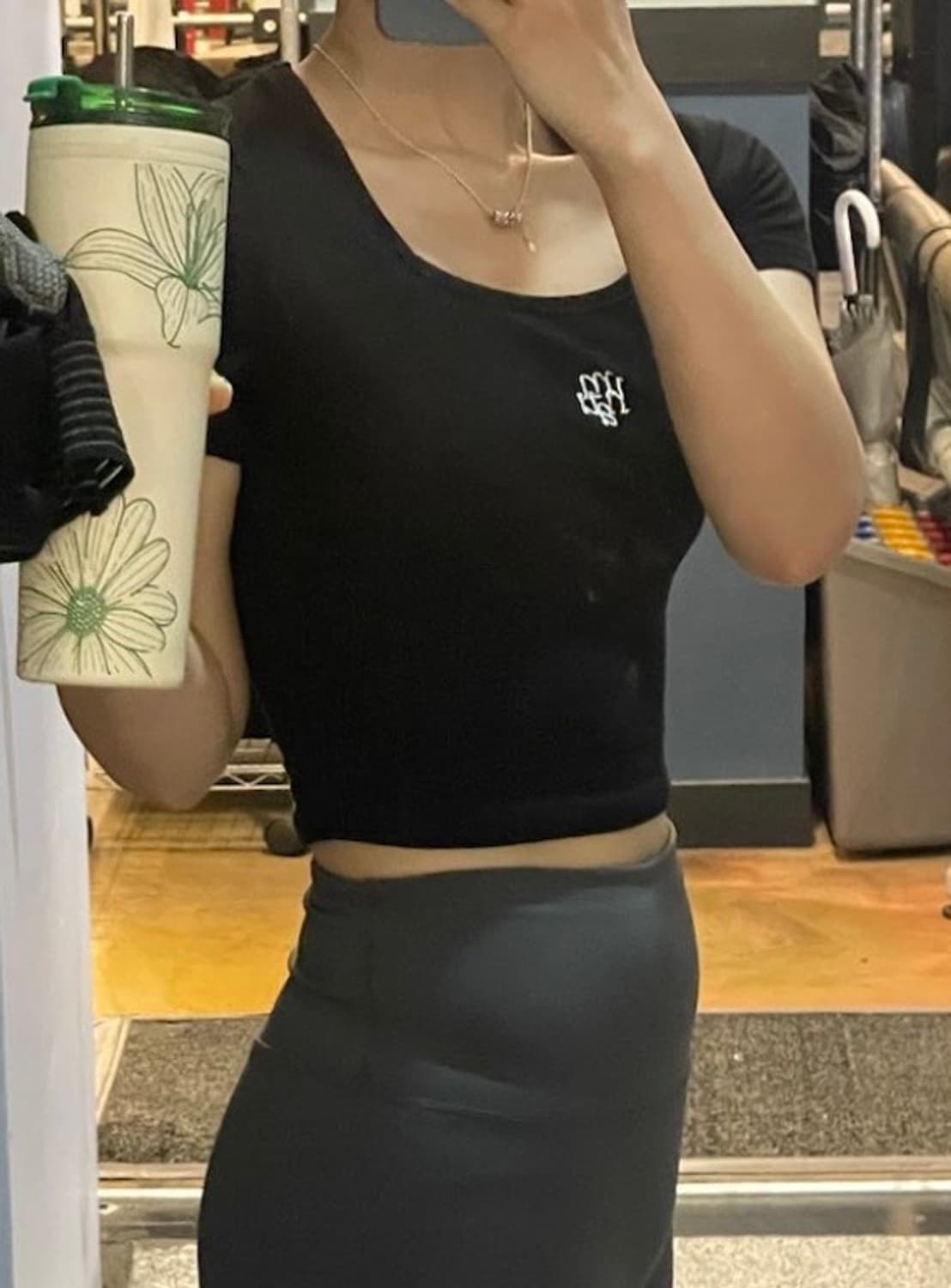 무아무아 검정 스퀘어넥 크롭 반팔티 상품이미지3