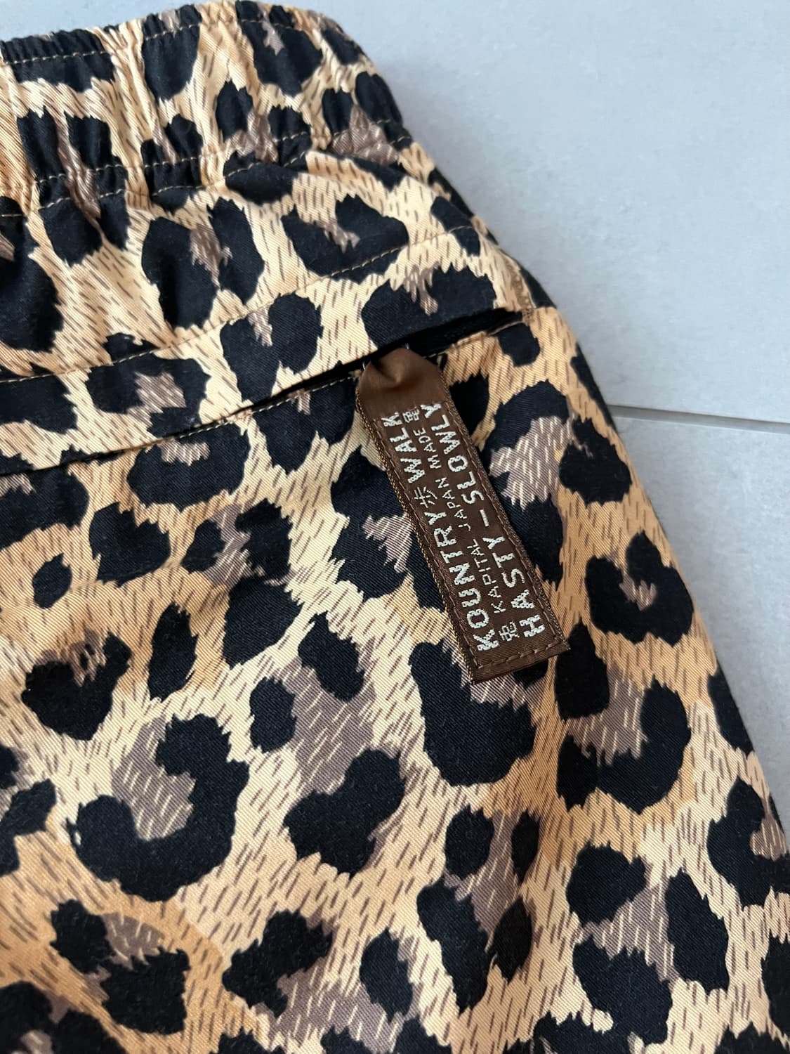캐피탈 레오파드 이지 쇼츠 4 상품이미지5