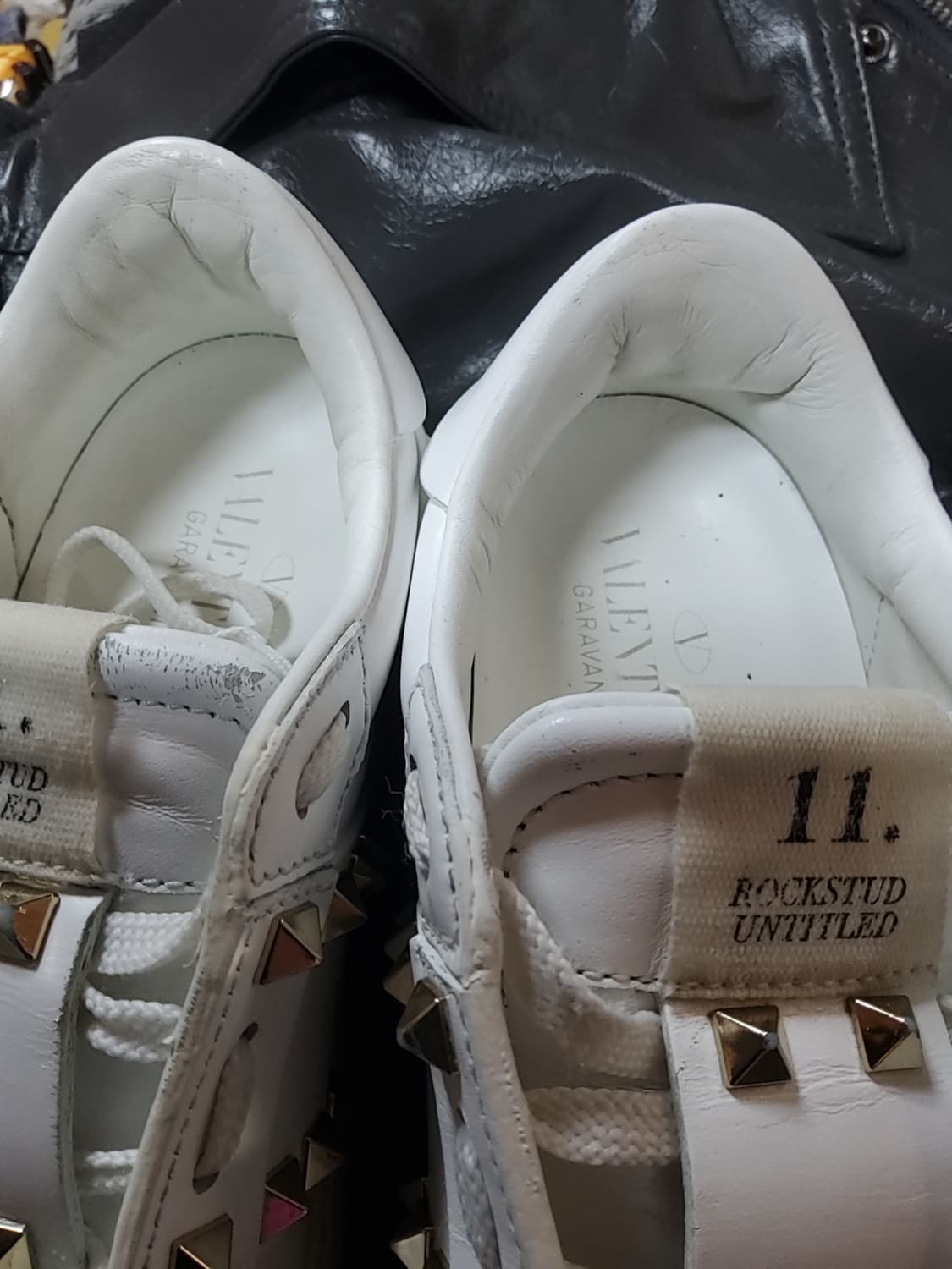 발렌티노 가라바니 언타이틀드 락스터드 스니커즈 235 상품이미지7