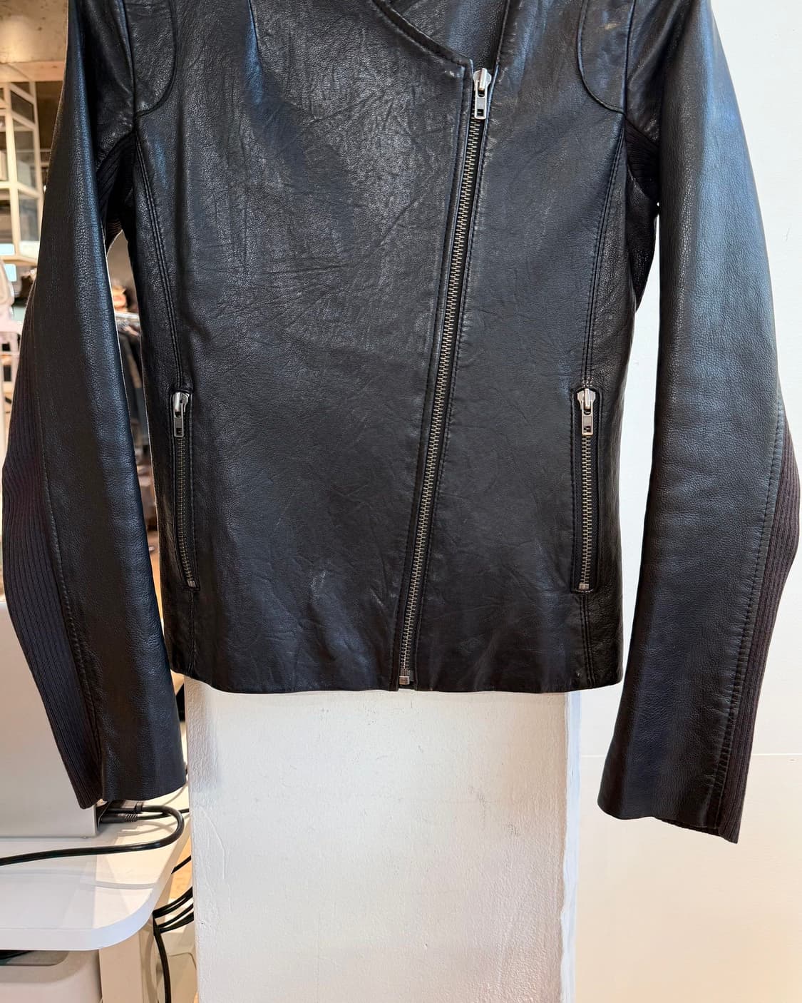 쟈딕 앤 볼테르 블랙 쉽스킨 스터드 버이커 자켓 상품이미지6