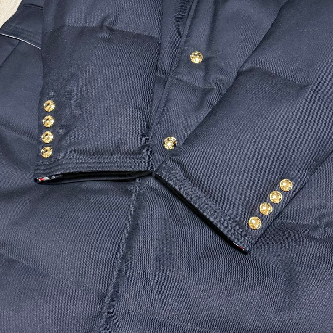 [오버핏 1/새상품급] 톰브라운 백삼선 금장 울 코트 패딩 상품이미지6