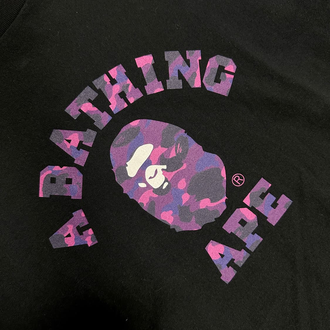 베이프(BAPE) 카모 컬리지 티셔츠 퍼플 상품이미지4