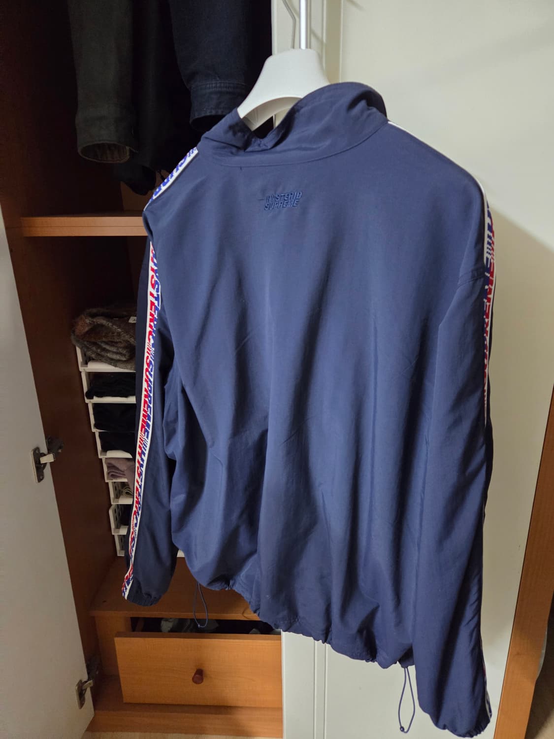 슈프림 x 히스테릭글래머 트랙 자켓 네이비24FW L사이즈 팝니다 상품이미지3