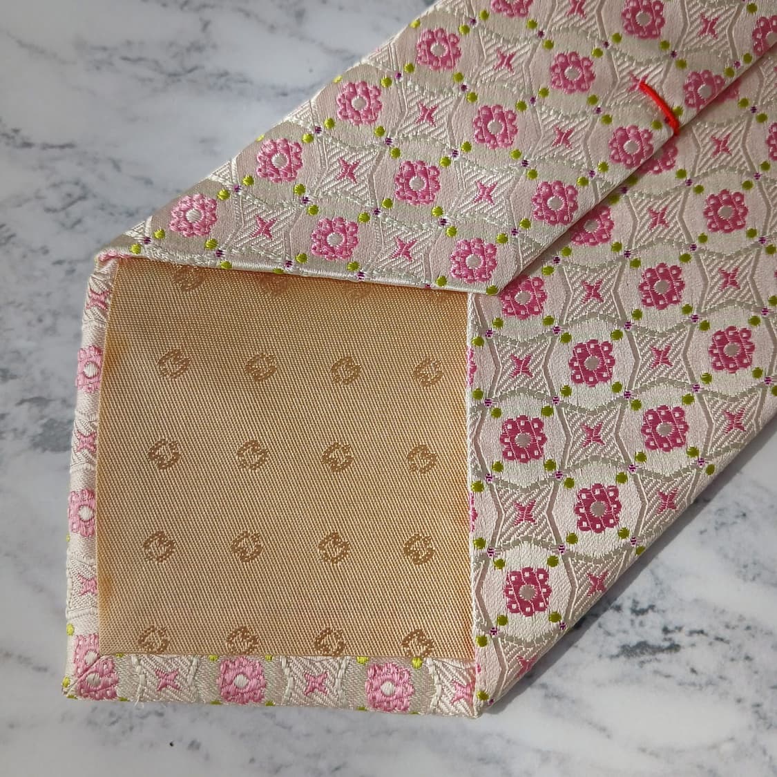 밀라숀 아이보리 & 핑크 플라워 자카드 넥타이 9cm A+등급 E887
 상품이미지8