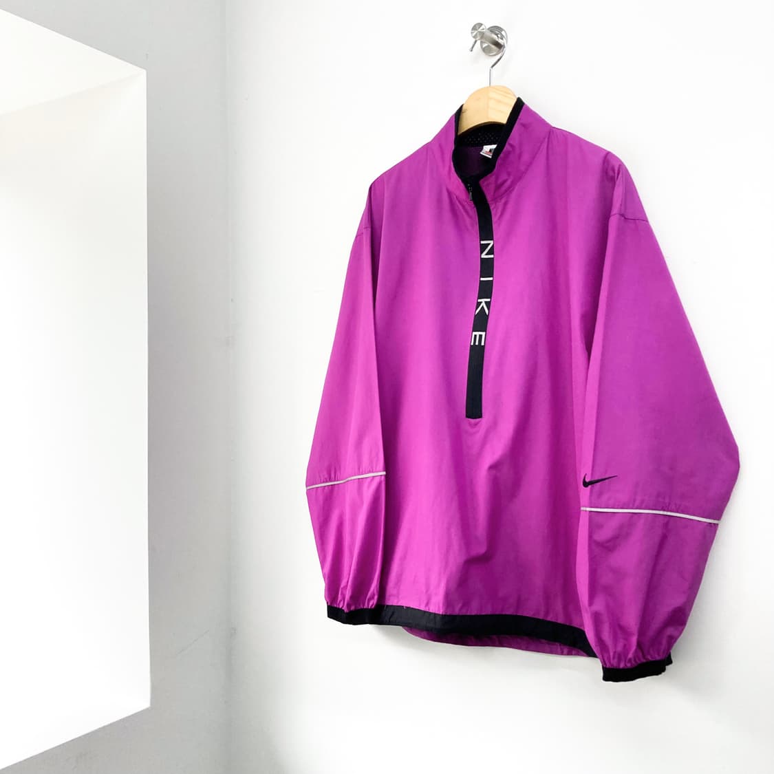 나이키 스펠아웃 암 스우시 리플렉티브 마젠타 아노락 상품이미지5