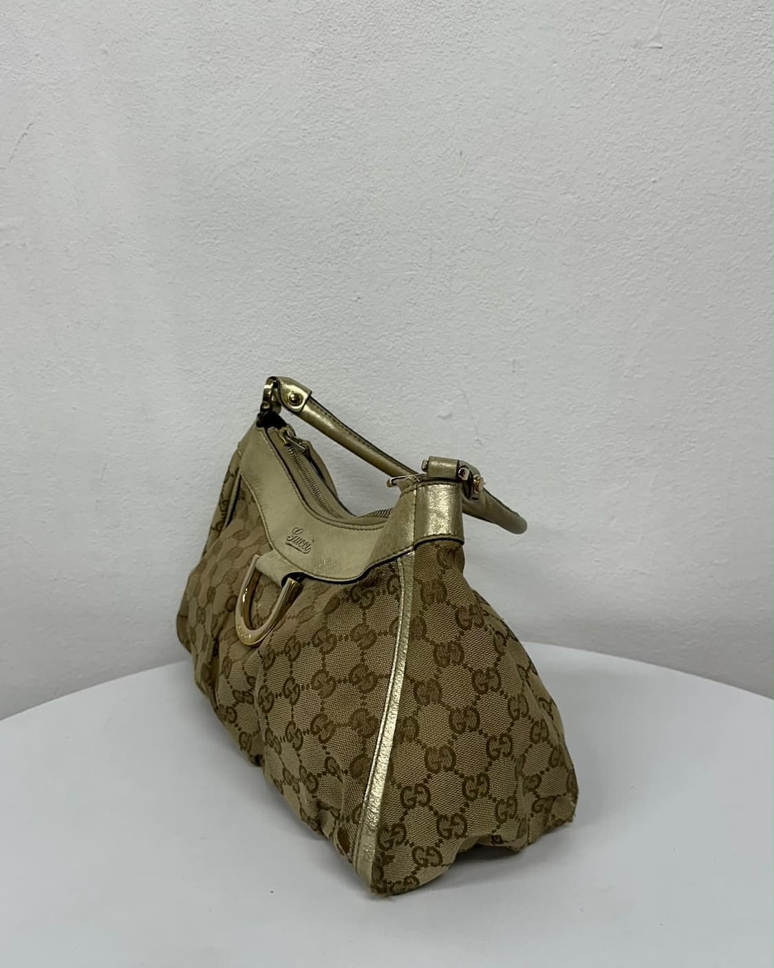 구찌 GG 캔버스 골드 숄더 호보백 상품이미지3