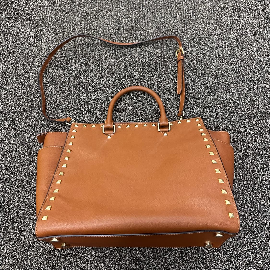 마이클코어스 라지 금장 사피아노 셀마 여성 숄더백 브라운 상품이미지5