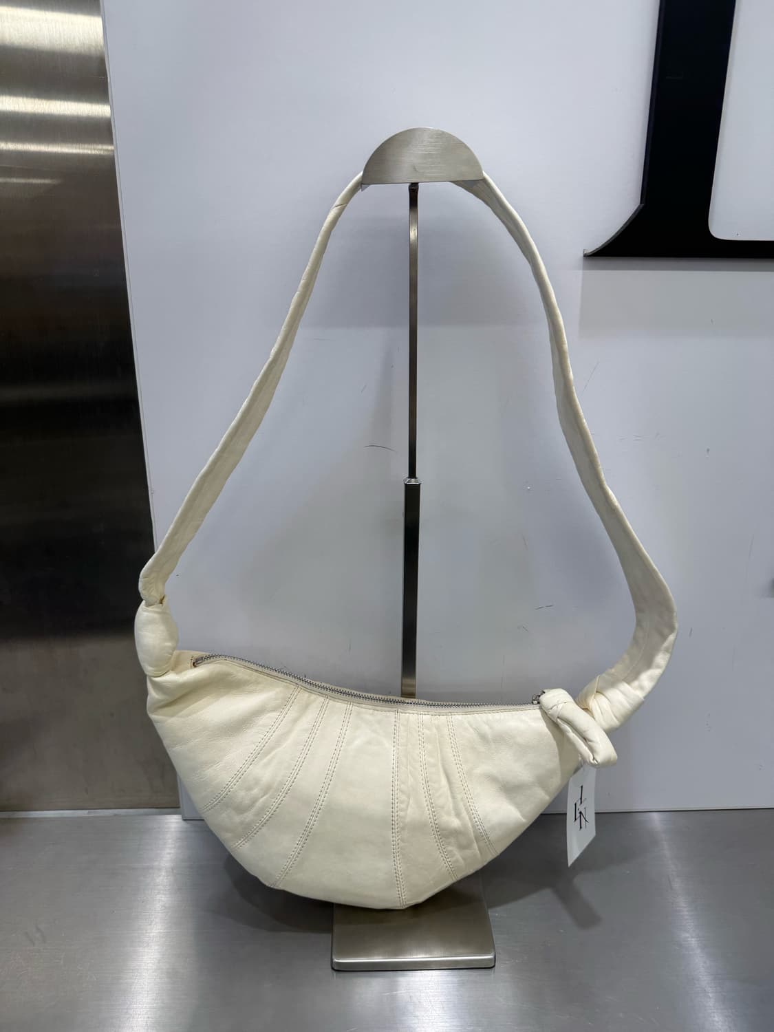 르메르 크로아상백 아이보리 스몰 상품이미지4