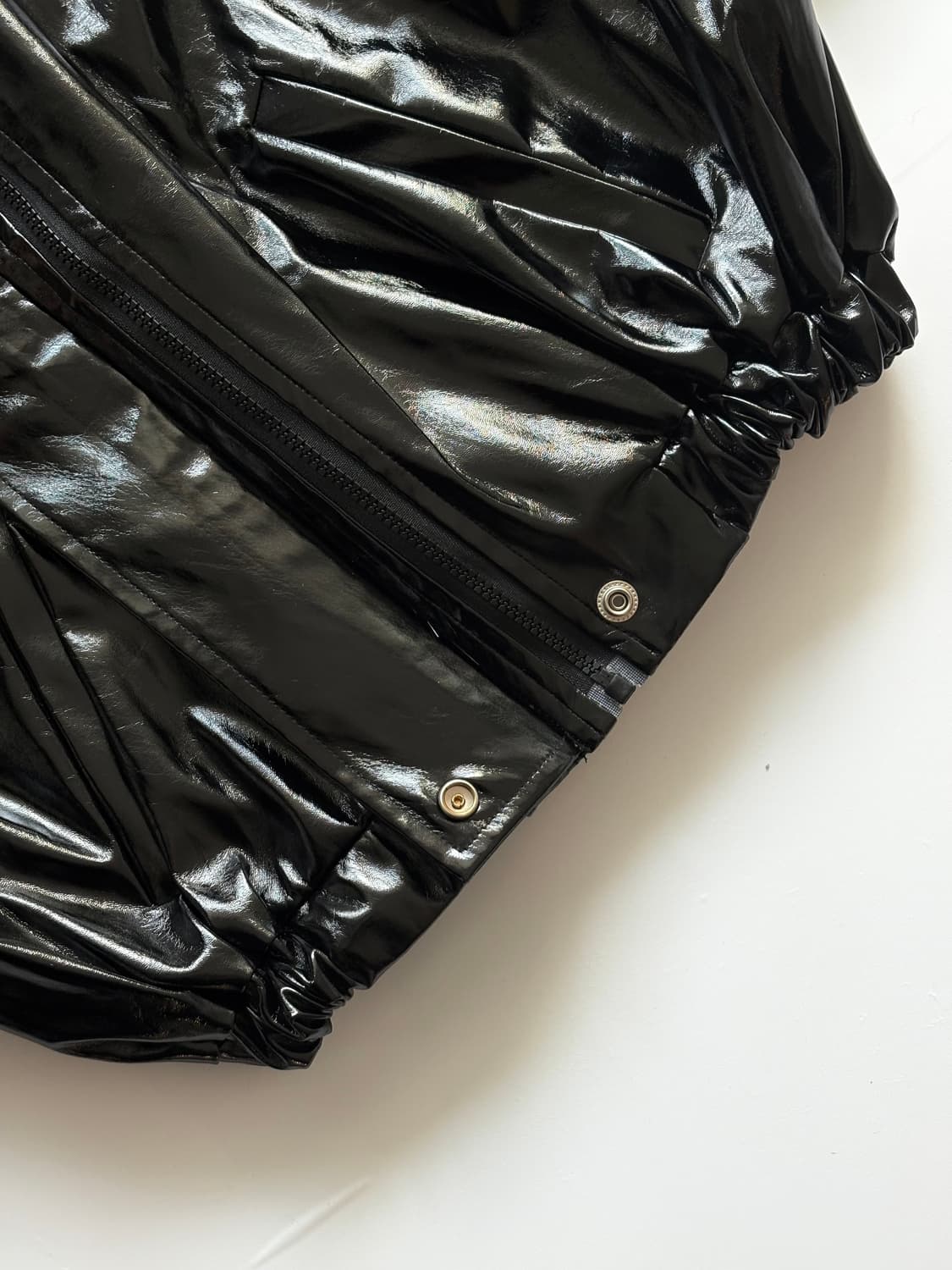 플레이스 스튜디오 크롭 유광 에나멜 자켓 상품이미지5