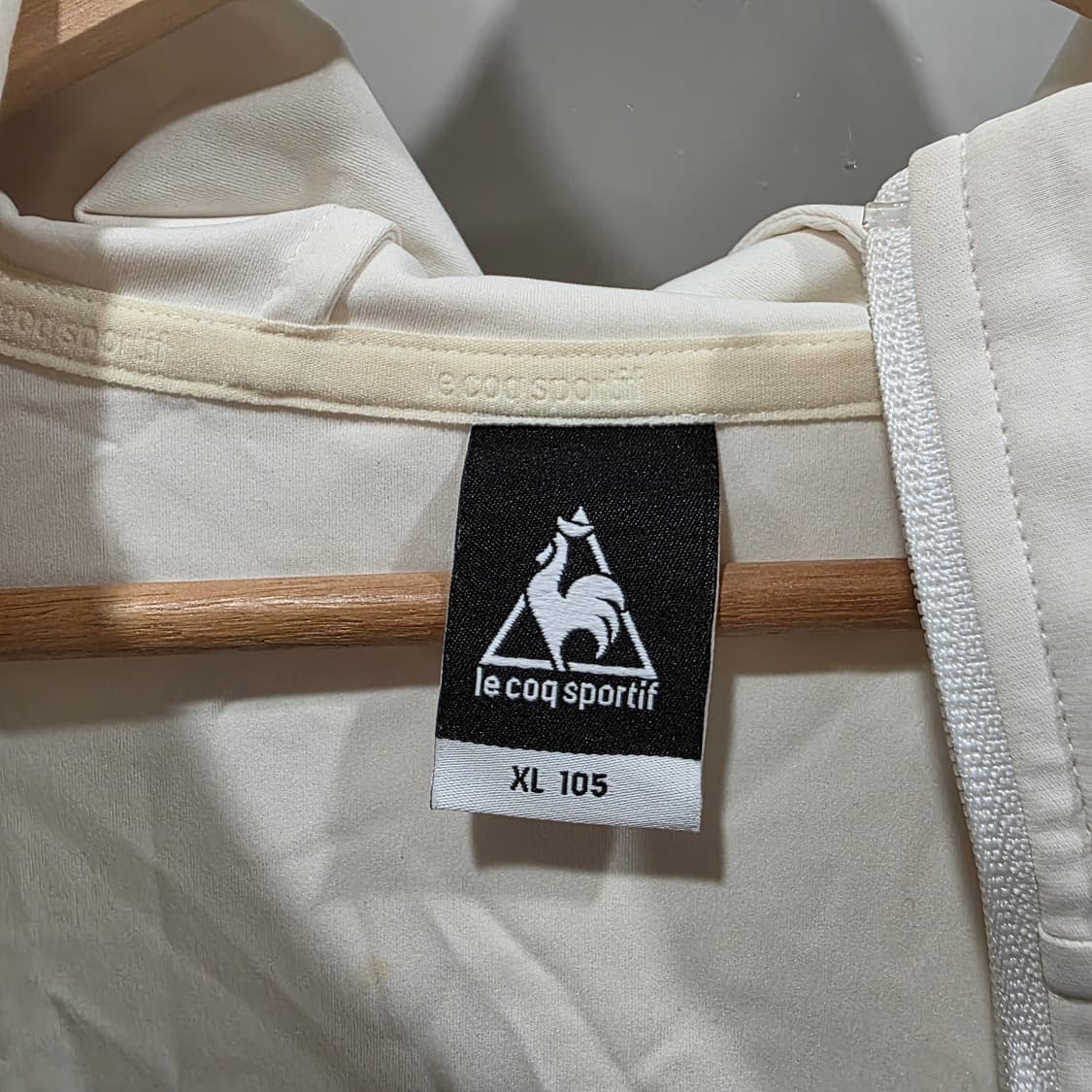 르꼬끄 기능성 바람막이 후드 집업 자켓

표기사이즈: 105
국내여성:  상품이미지5