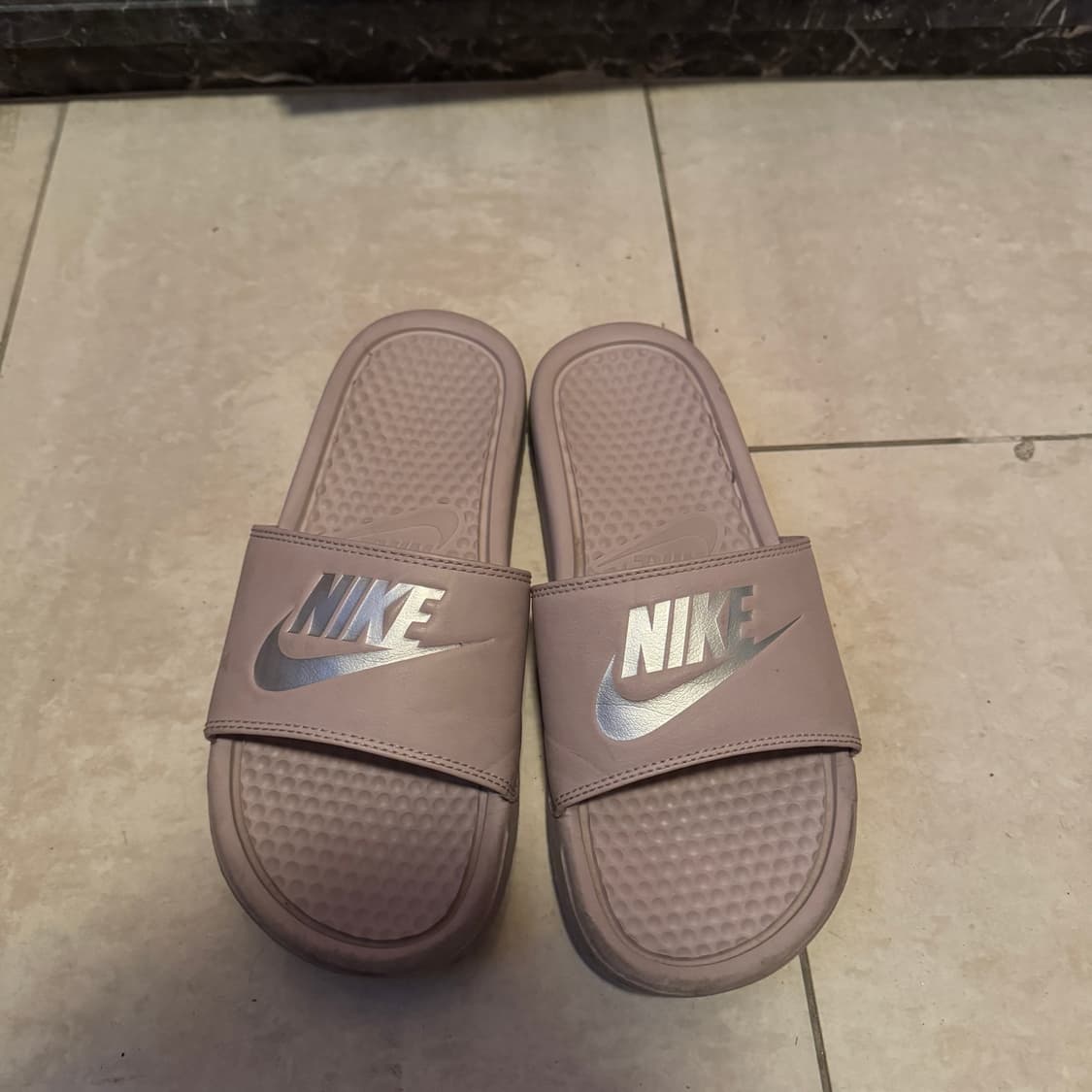 240 나이키 슬리퍼 상품이미지2
