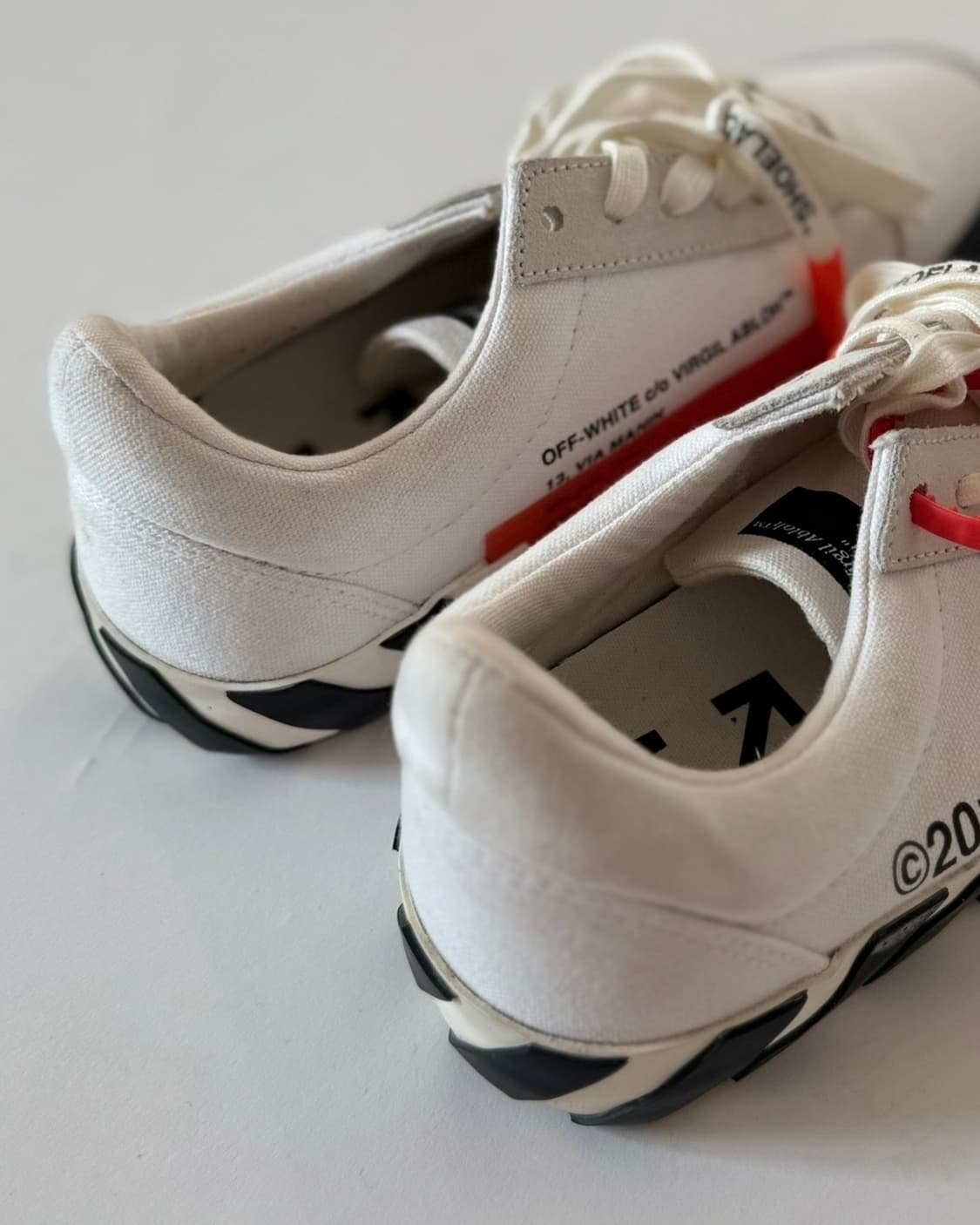 오프화이트 로우 벌크 스니커즈 화이트 상품이미지6