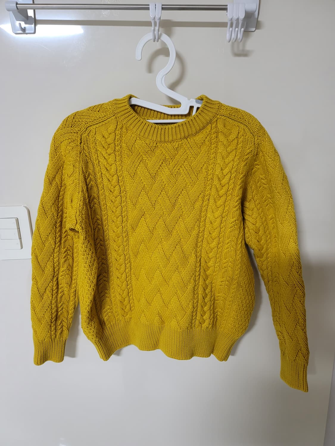 바토너 여성 두툼꽈베기 울니트 개나리색 2사이즈 55 상태극상
 상품이미지1