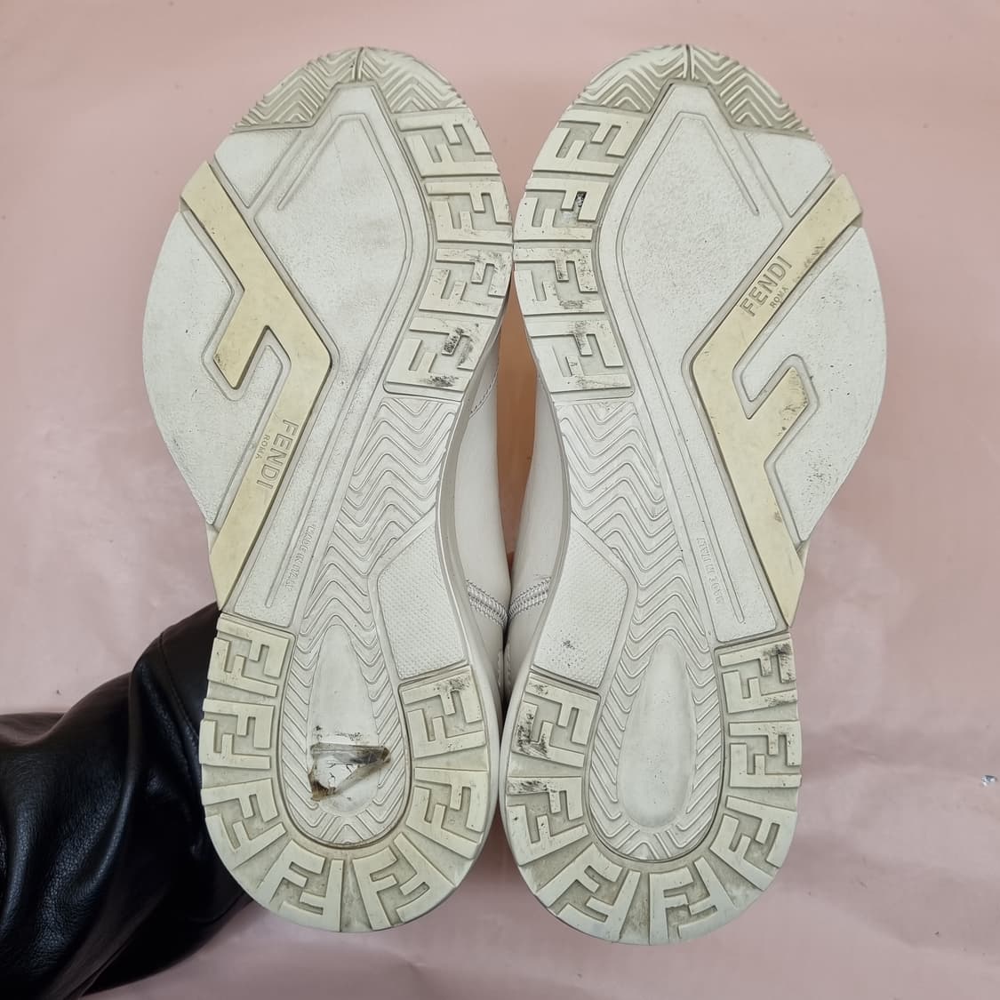 펜디 플로우 여성 스니커즈 37 240 상품이미지3