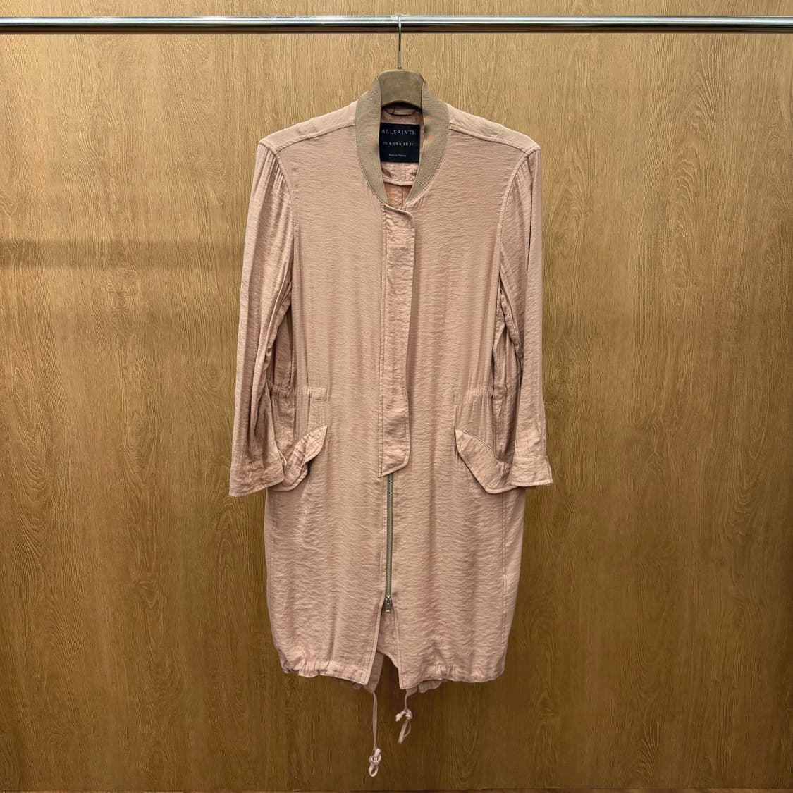 올세인츠 라이트 웨이트 롱 자켓 미니멀 드레이프 드로스트링 디테일 핑크 상품이미지2