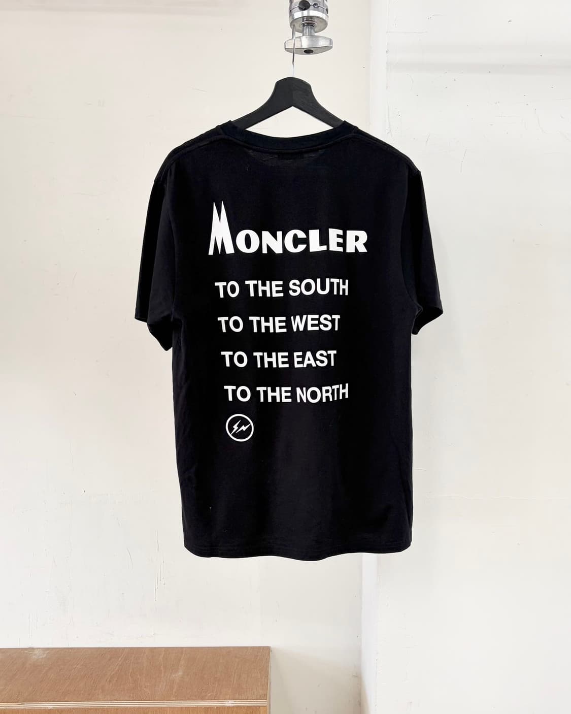 몽클레어 x 프라그먼트 후지와라 히로시 블랙 하프 티셔츠  상품이미지6
