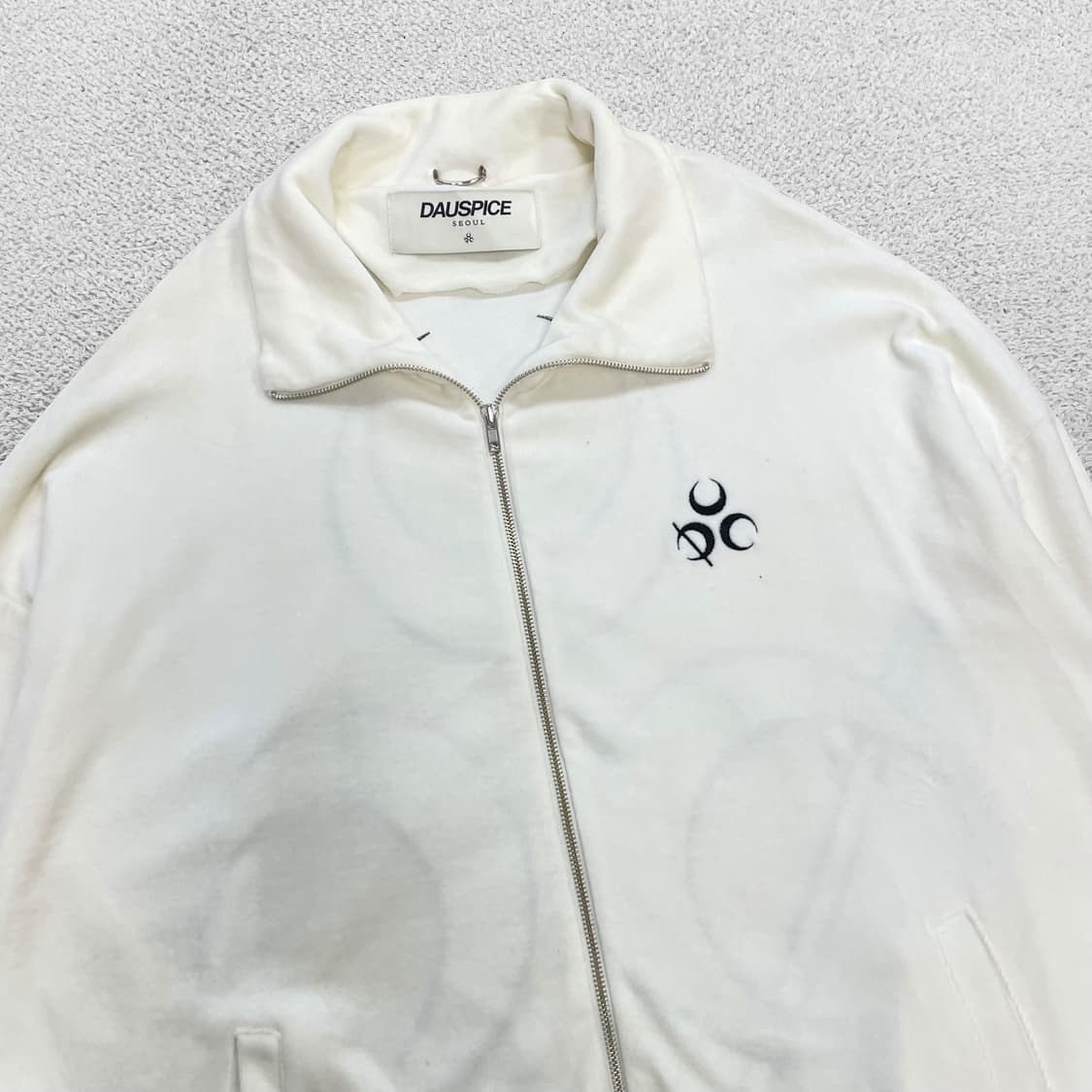 디오스피스 시그니처 벨루어 집업 자켓 화이트 상품이미지4