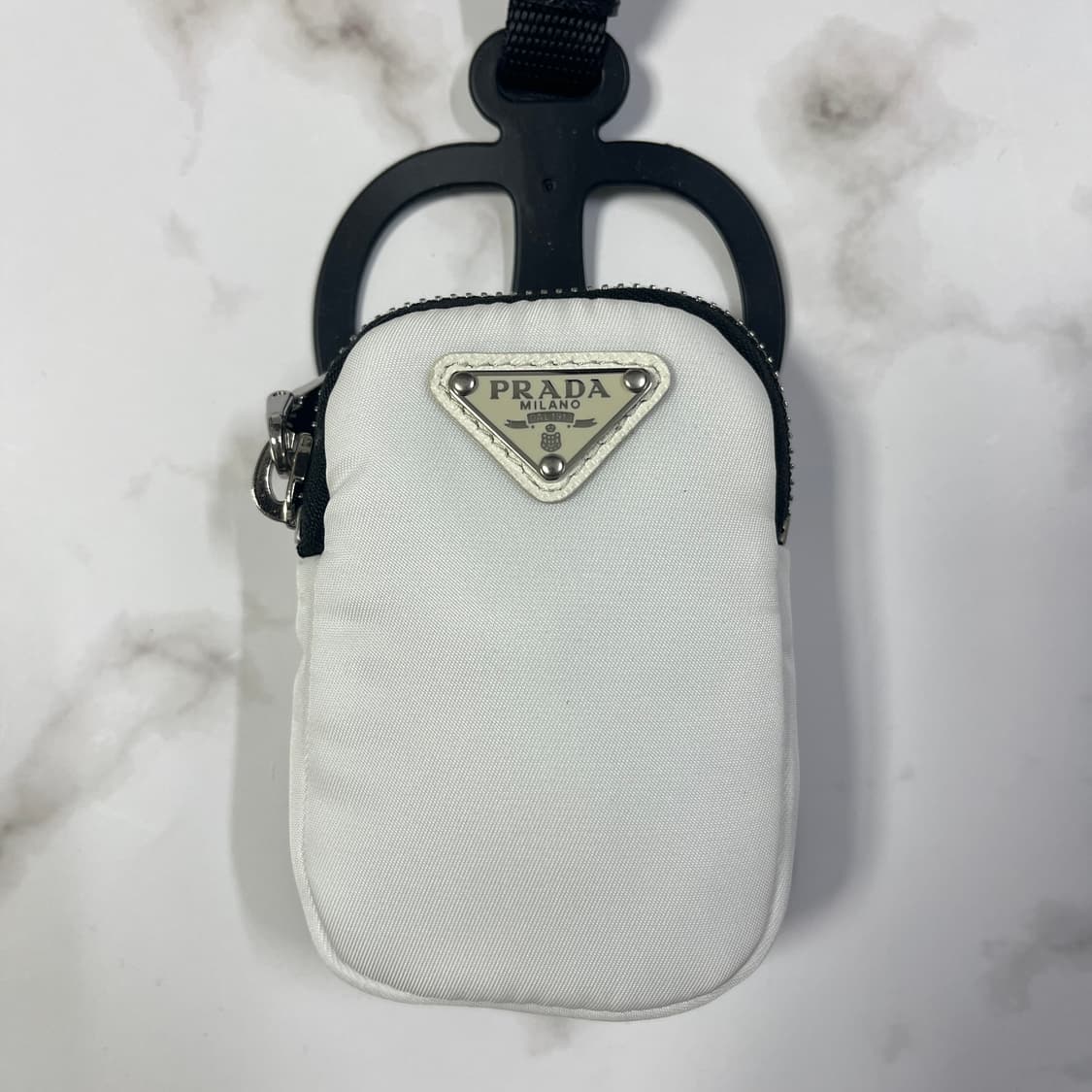 새상품 프라다 리나일론 폰홀더 케이스 스트랩 지갑 파우치 화이트 상품이미지6