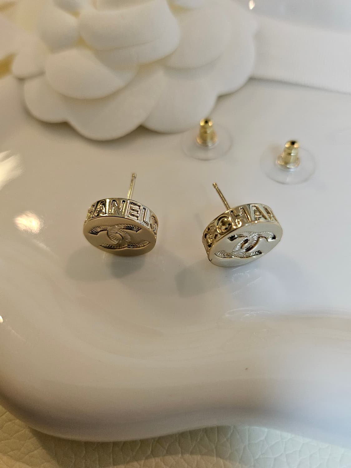 샤넬 코인단추 금장 스터드 귀걸이 업사이클링 상품이미지5
